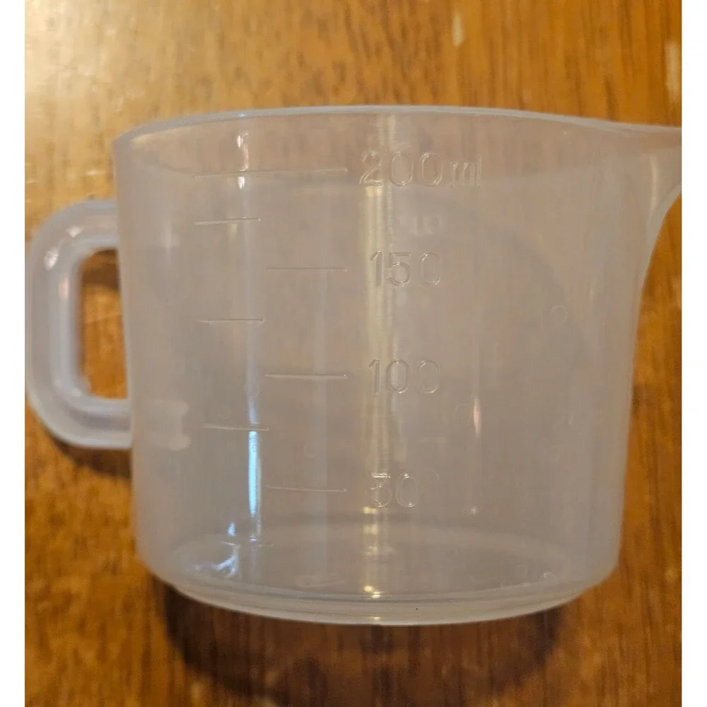 1 Cup Plastic Measuring Cup with Handle and Pour Spout